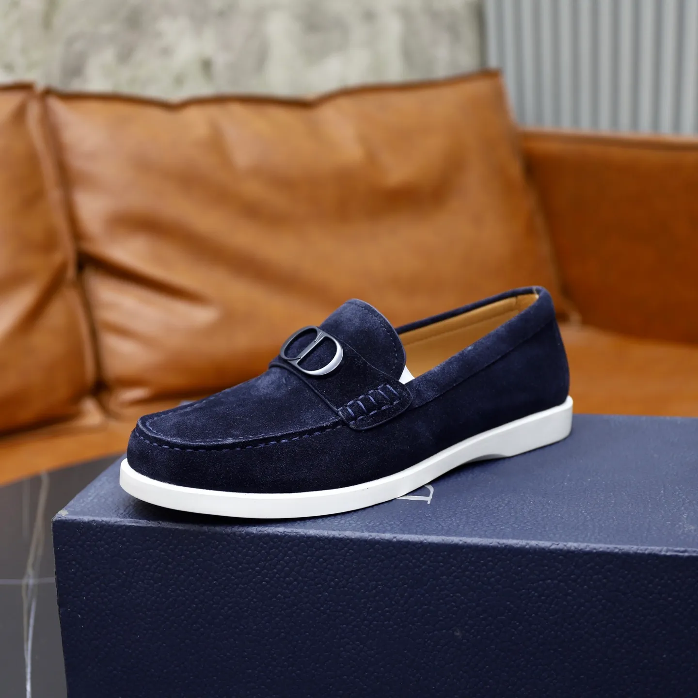 Ex-factory price: 560🙅‍♂️🙅‍♂️🙅‍♂️ Brand: Dior DIOR Standard code: Men's code 38/44 (45 can be customized) Grade: Same as the official website Material: Original cowhide stitching, cowhide lining, original TPU wear-resistant soft outsole Style categories: Leisure and sports version, footwear for driving, young fashion, European and American trends, British style Color: actual picture color